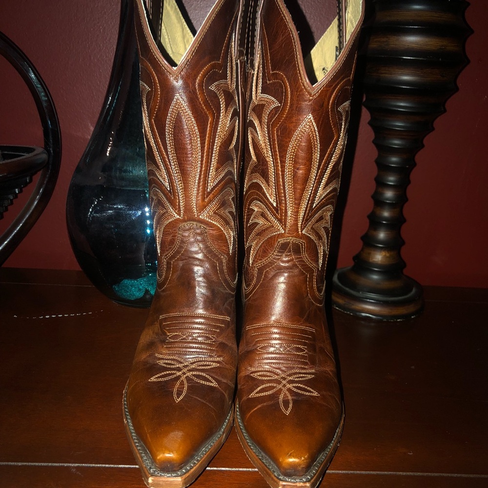 Boots - Picture 3 of 5